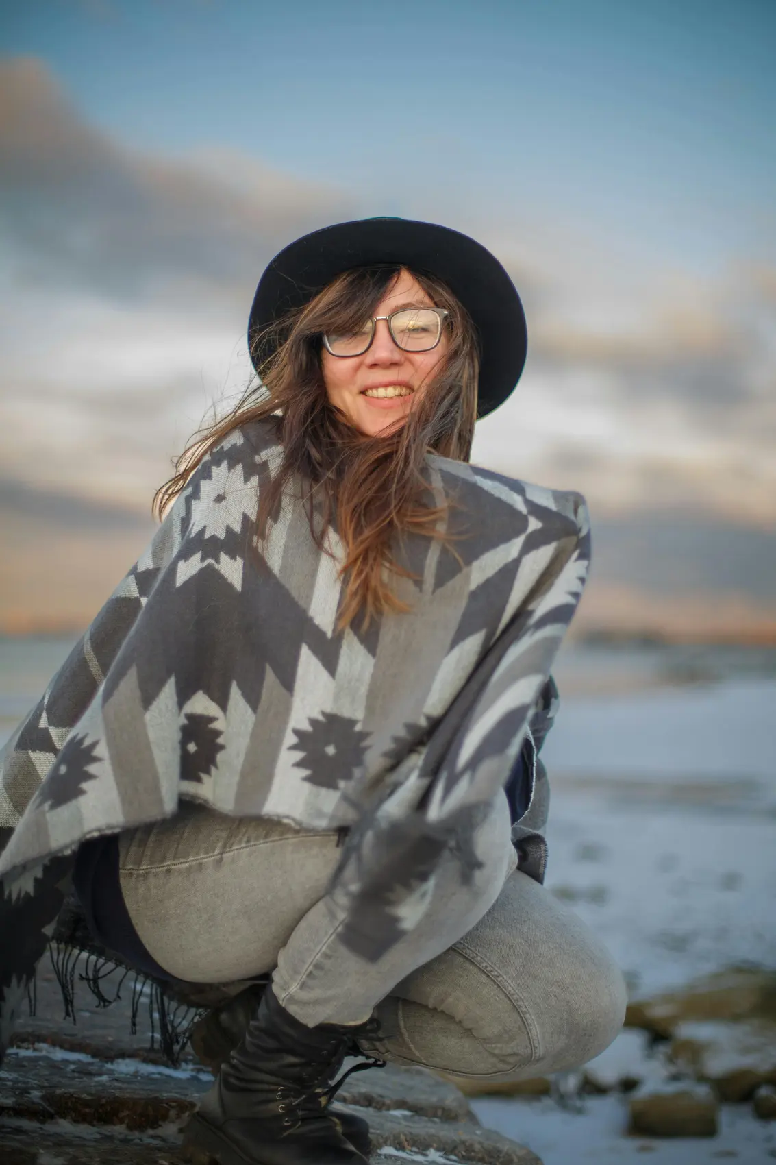 Woman wearing a Mexican poncho in London street – stylish autumn outfit UK